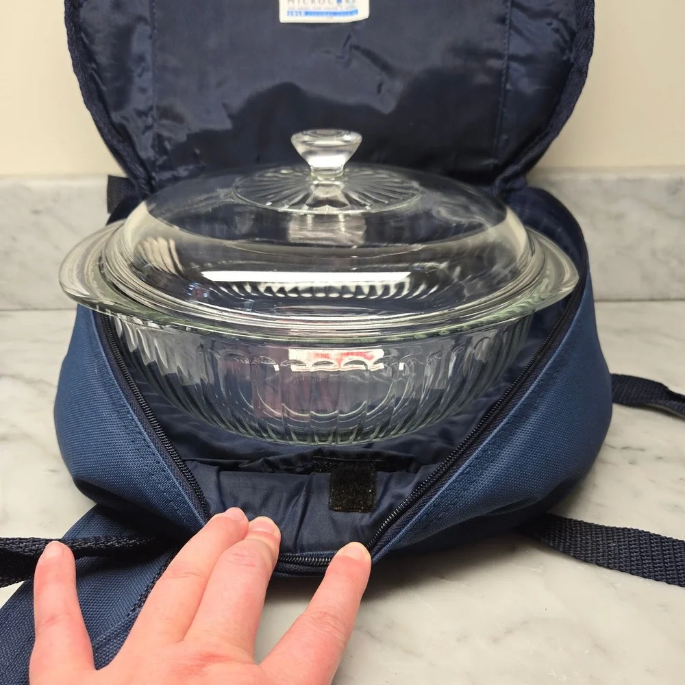 Pyrex Portables 2 Qt. Glass Casserole Dish with Lid Insulated Carrier Cold Packs